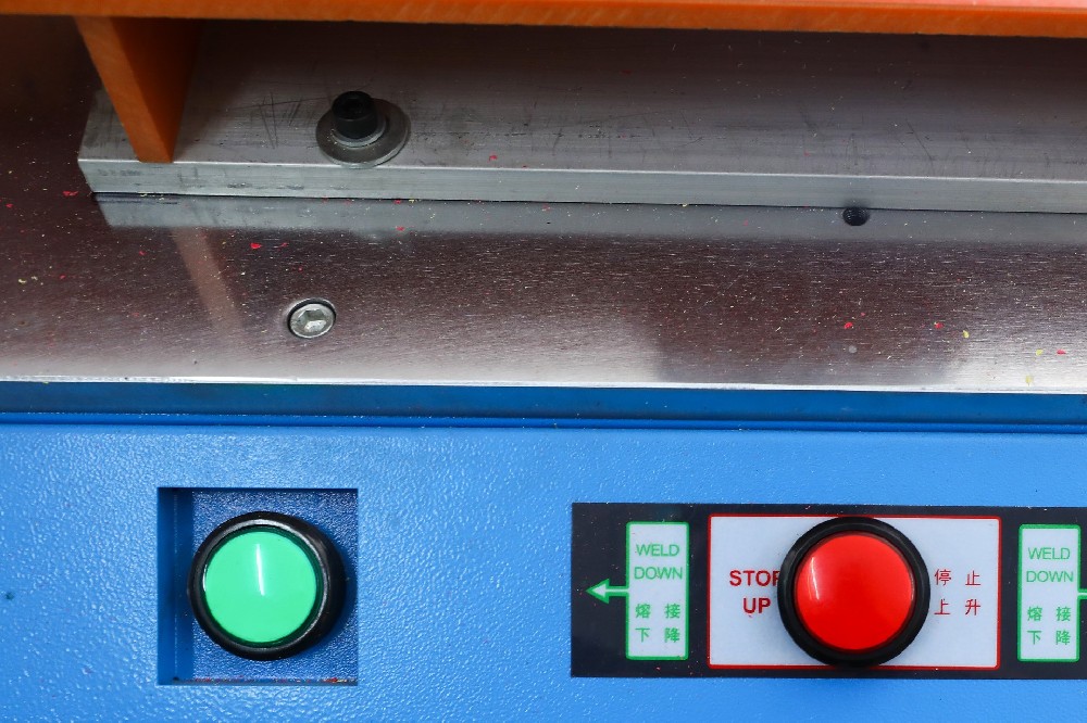 台丽全自动智能压版机连条片基设连体片基成品片基设备挂版条挂版片基